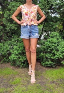 Letnia bluzeczka w kwiaty 