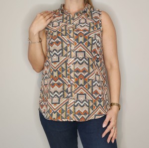 Wzorzysta bluzka bez rękawów