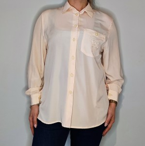 Bluzka vintage z delikatnym haftem na kieszonce