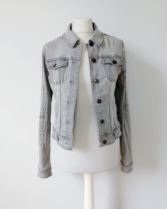 Szara kurtka jeansowa