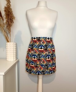 Wzorzysta mini spódnica