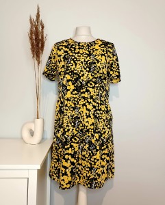 Sukienka w żółte kwiatki 