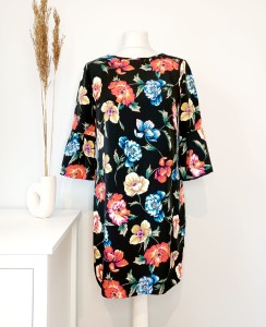 Krótka sukienka w kwiaty