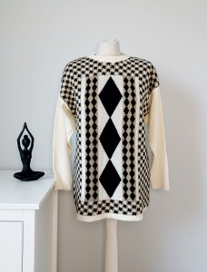 Biało czarny sweter vintage