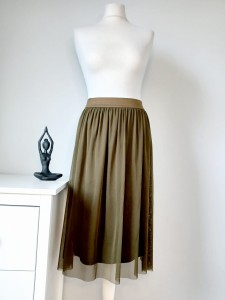 Zwiewna ciemnozielona spódnica