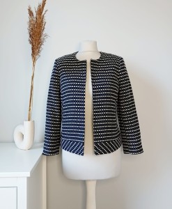 Krótki żakiet w drobny wzór