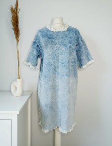 Sukienka z przecieranego jeansu