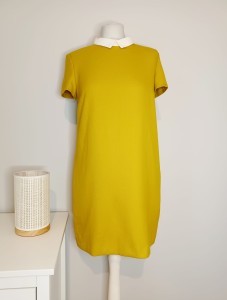 Limonkowa sukienka z kołnierzykiem