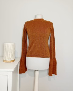 Błyszczący krótki półgolf