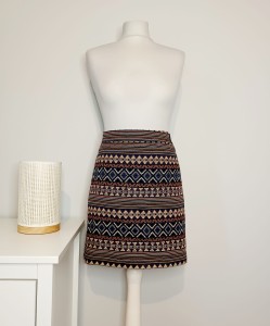 Wzorzysta krótka spódnica