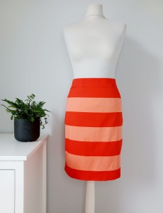 Ołówkowa spódnica z kieszeniami