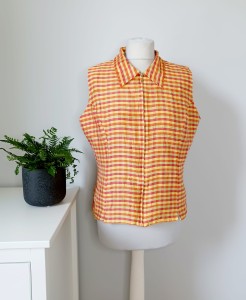 Jedwabny bezrękawnik w kratkę