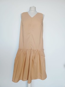 Beżowa bawełniana sukienka z kieszeniami