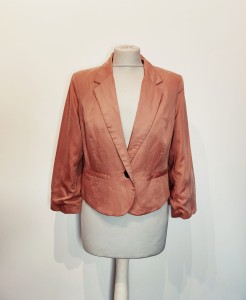 Krótki pastelowy żakiet