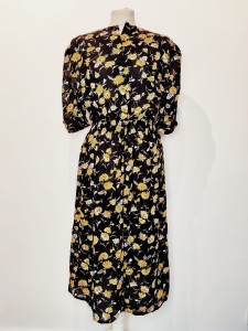 Długa sukienka vintage w kwiaty